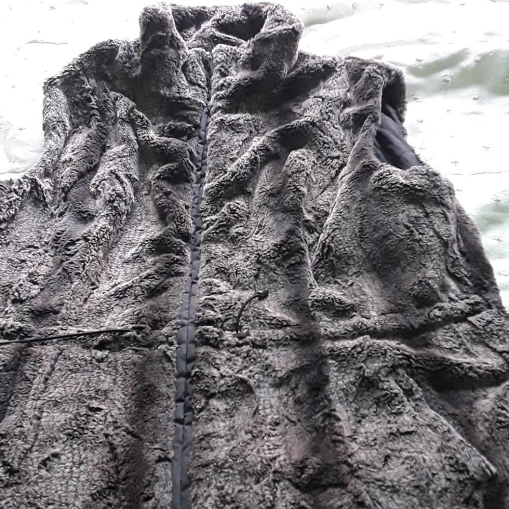 Warm zipered vest